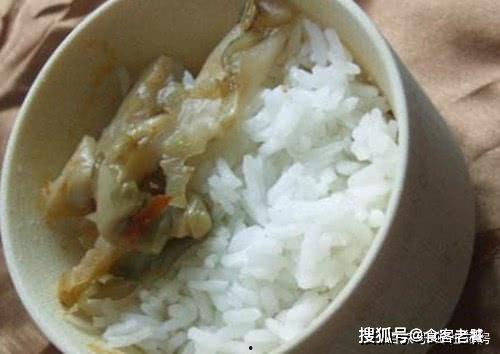大学生爆料榨菜视频,大学生亲历榨菜制作全过程，视频曝光引热议
